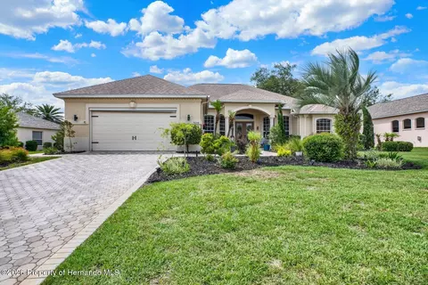9234 Grand Cypress Dr, Weeki Wachee, FL 34613