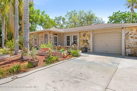 7458 Gates Cir, Spring Hill, FL 34606