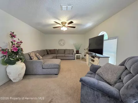 Living - 9055 Pemberton St, Spring Hill, FL 34608 photo 2 of 4