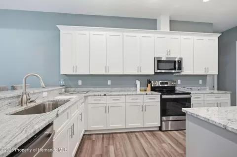 Kitchen - 4743 Jumper Loop, Spring Hill, FL 34609 photo 9 of 15