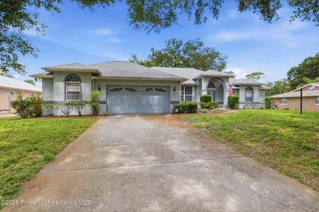 240 N Country Club Dr, Crystal River, FL 34429
