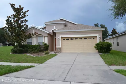 Exterior - 659 Winthrop Dr, Spring Hill, FL 34609 photo 2 of 5