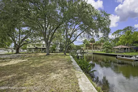 6134 Island Dr, Weeki Wachee, FL 34607 photo 3
