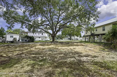 6134 Island Dr, Weeki Wachee, FL 34607 photo 5