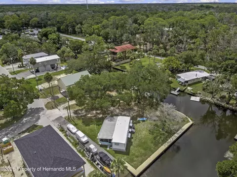 6134 Island Dr, Weeki Wachee, FL 34607 photo 2