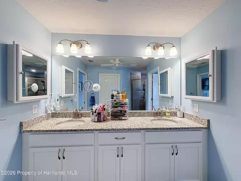 Bath - 2845 N Appledore Path, Hernando, FL 34442 photo 3 of 9