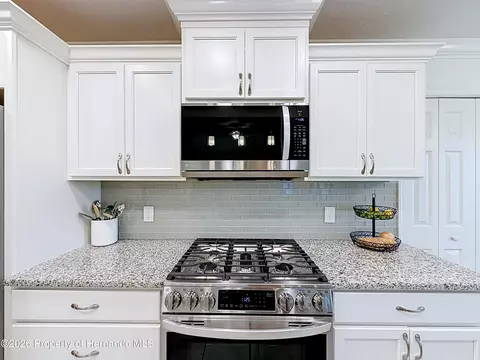 Kitchen - 2845 N Appledore Path, Hernando, FL 34442 photo 4 of 7