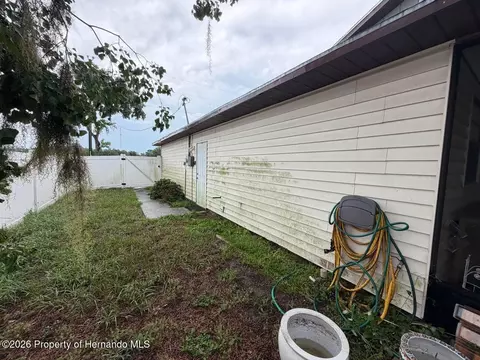 5485 Roble Ave, Spring Hill, FL 34608 photo 9