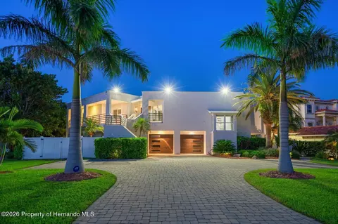 101 Harrison Ave, Belleair Beach, FL 33786