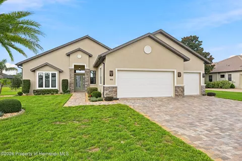 9196 Palm Beach Dr, Weeki Wachee, FL 34613