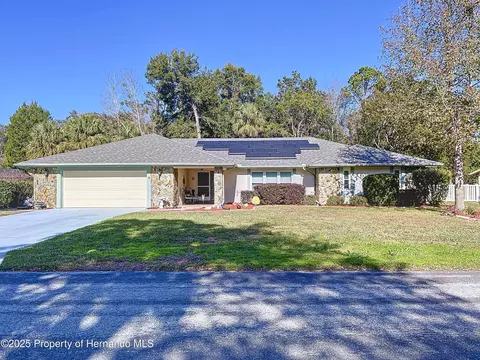 4 Hemlock Ct E, Homosassa, FL 34446