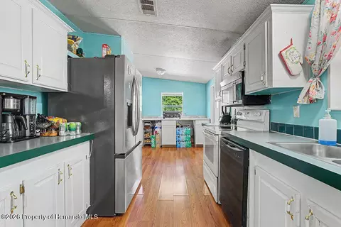 Kitchen - 7491 NE 101st Ct, Bronson, FL 32621 photo 2 of 2