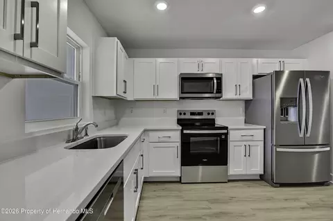 Kitchen - 10281 Clyburn St, Spring Hill, FL 34608 photo 6 of 7