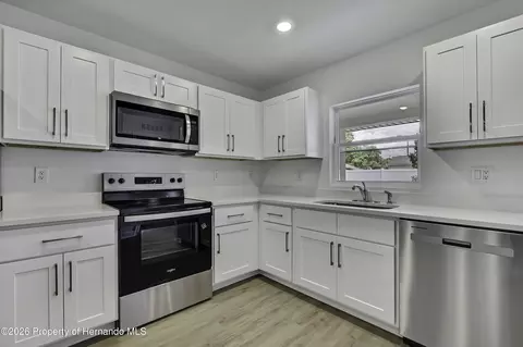 Kitchen - 10281 Clyburn St, Spring Hill, FL 34608 photo 3 of 7