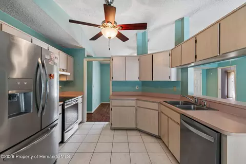 Kitchen - 4235 Castle Ave, Spring Hill, FL 34609 photo 5 of 7