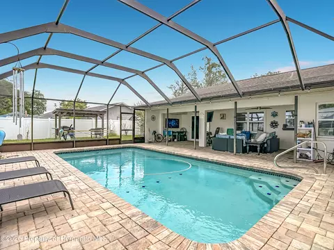 Exterior - 10433 Dunkirk Rd, Spring Hill, FL 34608 photo 8 of 12