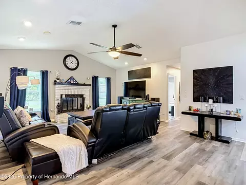 Living - 10433 Dunkirk Rd, Spring Hill, FL 34608 photo 5 of 10