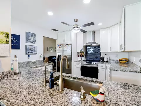 Kitchen - 10433 Dunkirk Rd, Spring Hill, FL 34608 photo 7 of 10