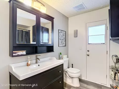 Bath - 10433 Dunkirk Rd, Spring Hill, FL 34608 photo 2 of 6