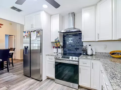 Kitchen - 10433 Dunkirk Rd, Spring Hill, FL 34608 photo 3 of 10