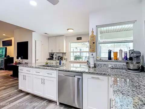 Kitchen - 10433 Dunkirk Rd, Spring Hill, FL 34608 photo 6 of 10