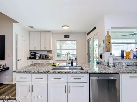 Kitchen - 10433 Dunkirk Rd, Spring Hill, FL 34608 photo 5 of 10