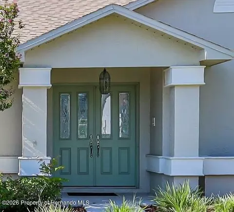 Exterior - 1364 Overland Dr, Spring Hill, FL 34608 photo 2 of 10