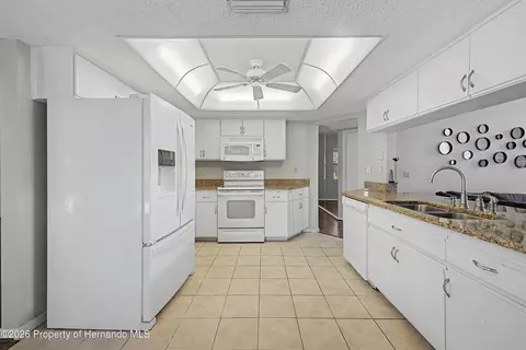 Kitchen - 1364 Overland Dr, Spring Hill, FL 34608 photo 3 of 5