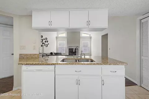 Kitchen - 1364 Overland Dr, Spring Hill, FL 34608 photo 4 of 5