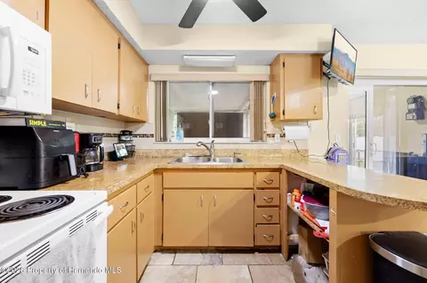 Kitchen - 10196 Heathcliff St, Spring Hill, FL 34608 photo 2 of 3