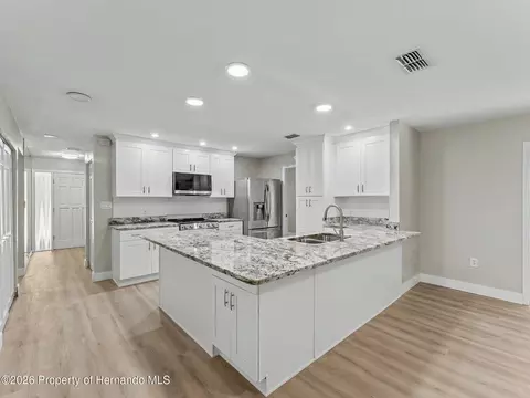 Kitchen - 162 W Massachusetts St, Hernando, FL 34442 photo 3 of 10