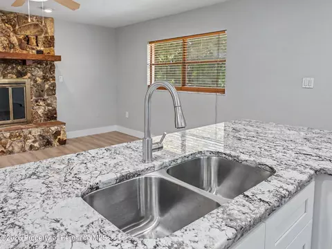 Kitchen - 162 W Massachusetts St, Hernando, FL 34442 photo 8 of 10