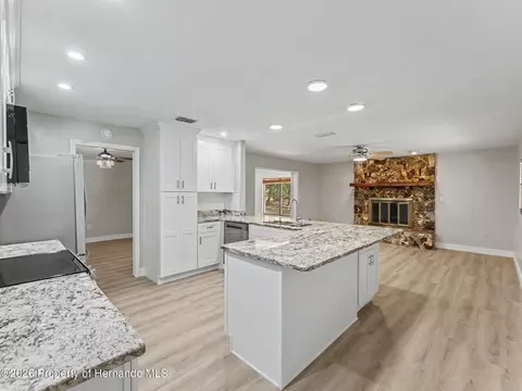 Kitchen - 162 W Massachusetts St, Hernando, FL 34442 photo 4 of 10