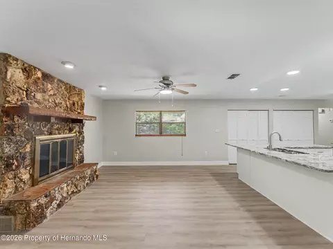 Living - 162 W Massachusetts St, Hernando, FL 34442 photo 15 of 28