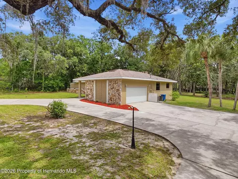 Exterior - 162 W Massachusetts St, Hernando, FL 34442 photo 10 of 10