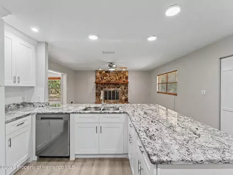 Kitchen - 162 W Massachusetts St, Hernando, FL 34442 photo 6 of 10