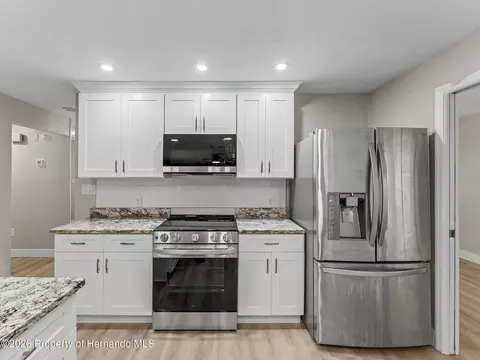 Kitchen - 162 W Massachusetts St, Hernando, FL 34442 photo 10 of 10
