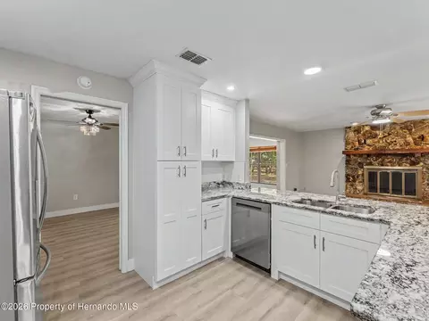 Kitchen - 162 W Massachusetts St, Hernando, FL 34442 photo 5 of 10