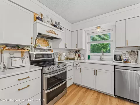 Kitchen - 4101 E Gloria Dr, Hernando, FL 34442 photo 5 of 6