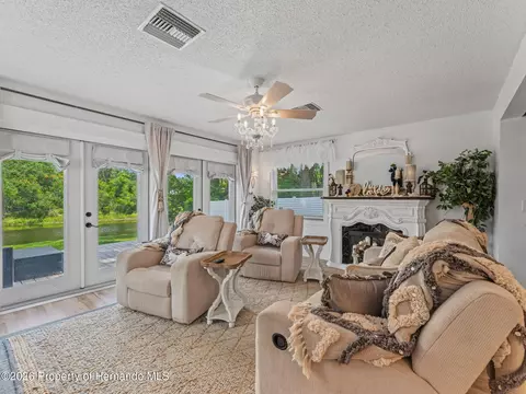 Living - 4101 E Gloria Dr, Hernando, FL 34442 photo 5 of 9