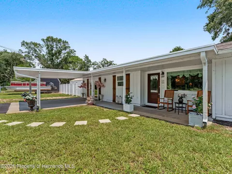 Exterior - 4101 E Gloria Dr, Hernando, FL 34442 photo 3 of 15