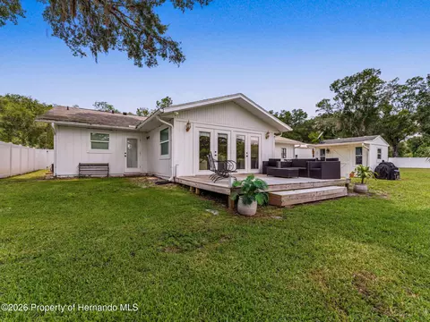 Exterior - 4101 E Gloria Dr, Hernando, FL 34442 photo 7 of 15