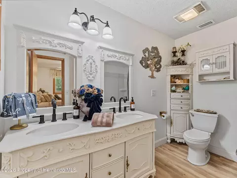 Bath - 4101 E Gloria Dr, Hernando, FL 34442 photo 1 of 4