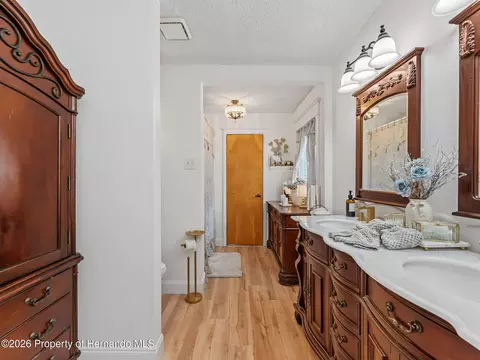 Bath - 4101 E Gloria Dr, Hernando, FL 34442 photo 2 of 4