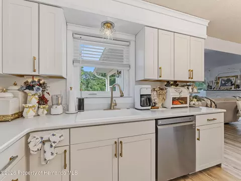 Kitchen - 4101 E Gloria Dr, Hernando, FL 34442 photo 4 of 6