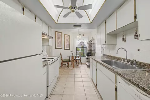 Kitchen - 6591 Brambleleaf Dr, Spring Hill, FL 34606 photo 4 of 4