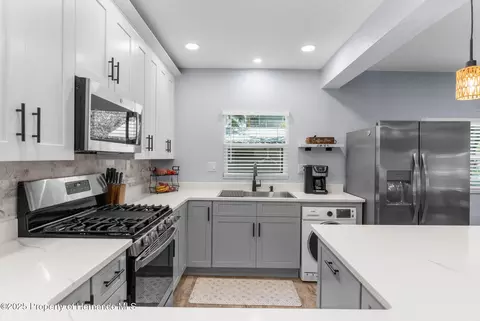 Kitchen - 5421 Gay St, Spring Hill, FL 34607 photo 4 of 5
