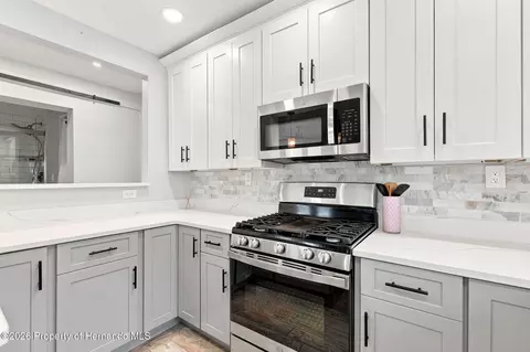 Kitchen - 5421 Gay St, Spring Hill, FL 34607 photo 2 of 5