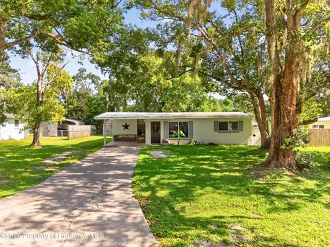 210 Peak St, Brooksville, FL 34601