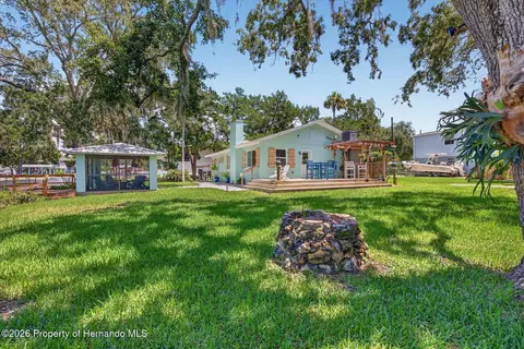 Exterior - 6086 Island Dr, Weeki Wachee, FL 34607 photo 10 of 16